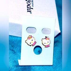** HELLO KITTY **  Girls Earrings.
OSFA —